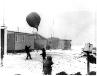 Launching radiosonde Macquarie Island